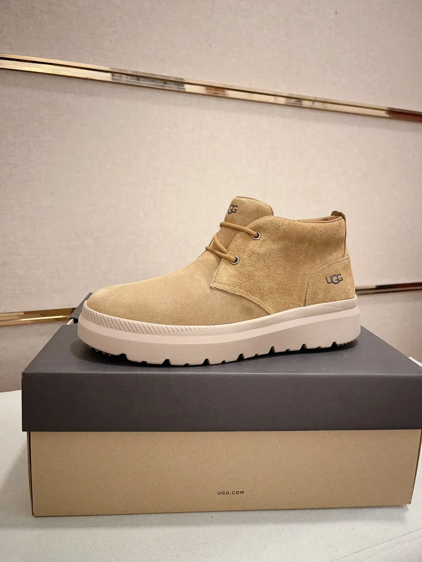 Men's shoes💰: 600💰(high-end goods) UGG❄️❄️Latest model 1:1⃣️quality, fabric: high-end quality first-layer cowhide imported from Europe. Lining: wool lining, sole: pure imported rubber foam outsole. ❤️High-end goods, fine workmanship, trendy and fashionable. The fit is very classy. If you know the goods, you will definitely not be able to refuse😍😍Code number: 41-45. Can be customized 46.47.